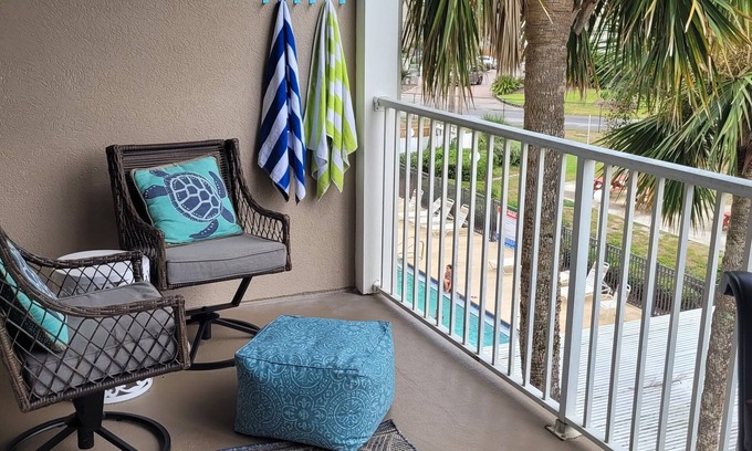 Ono Island Condo | Gulf View Beach Condo with King Bed & Bunks - Top Rated!