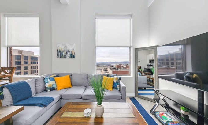 Downtown Cincinnati Apartment | Prime Location: King Bed Near Bengals & Reds, Free Parking