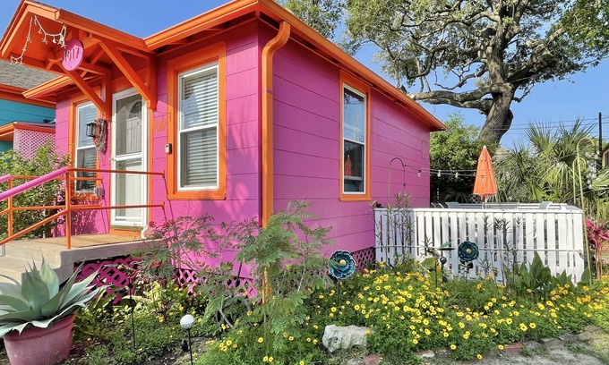 San Jacinto Cottage | Pet-Friendly Retreat with Ocean View and Free Parking