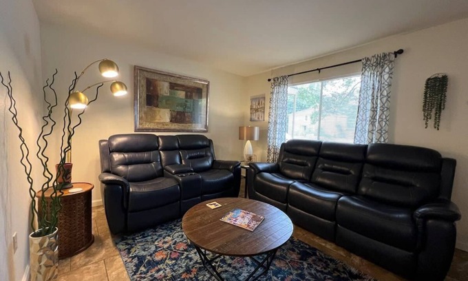 Mid City South Apartment | Cozy King Bed on First Floor in Mid City with Parking
