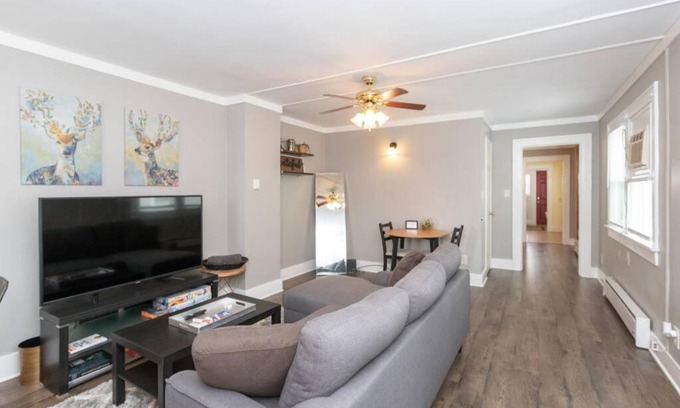 Indianapolis Apartment | Convenient King Bed Near Garfield Park, Downtown Indy