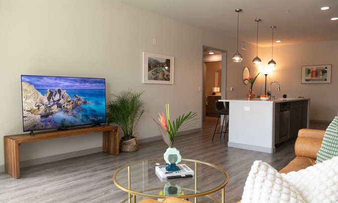 Camarillo Condo | Indulgent King Bed Suite with Pool, Gym & Spa Access