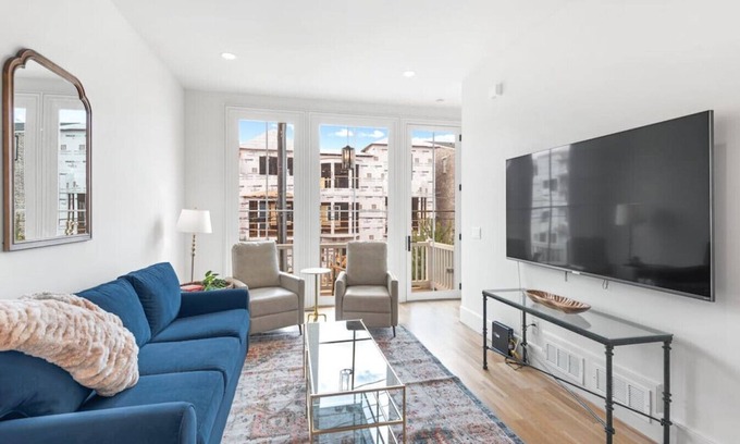 Summerhill House | Discover Your Summerhill Escape with King Bed & Garage