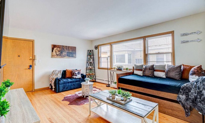 Elmwood Park Apartment | King Bed | Smart TV | Historic Location