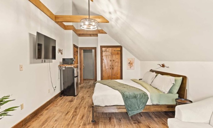 Townsend Hotel | Relax in a Cozy Retreat with Waterfall Views & Fireplace