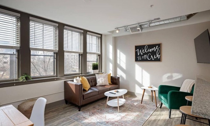 Hanover Place Apartment | Spacious King Bed Near Uptown Theater with Breakfast