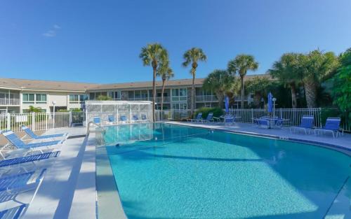 Saint Armands Key Apartment | Cozy King Bed Near St. Armand's Circle & Lido Beach!