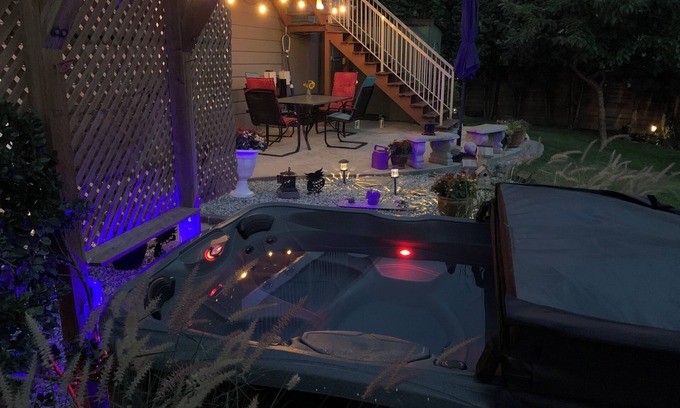 Central Okanagan House | Relaxing King Bed Suite with Private Hot Tub & Sauna