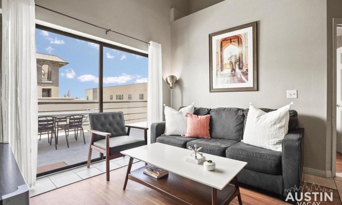 West Campus Apartment | Cozy Retreat with King Beds and Patio Dining in ATX