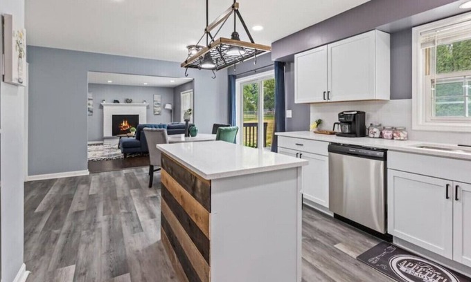 Antioch House | Cozy Antioch Home with King Beds and Lake View Amenities