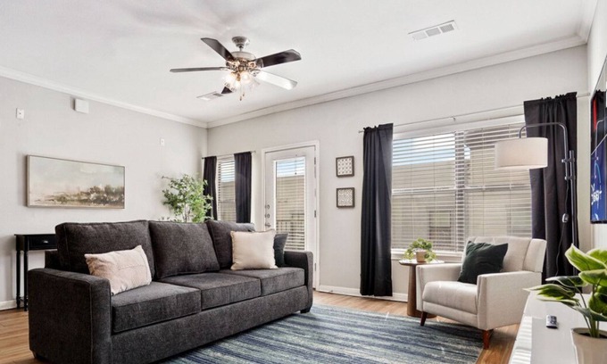West Campus Apartment | Cozy Apartment with King Beds and Pool in Vibrant ATX
