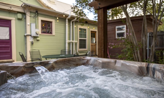 Fredericksburg Cottage | Fall Sale! Pet-Friendly Retreat with Hot Tub & Fire Pit