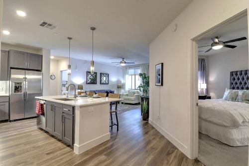 North Scottsdale Apartment | Elegant Home Near Shopping - 4-Star with Ocean View & Pool