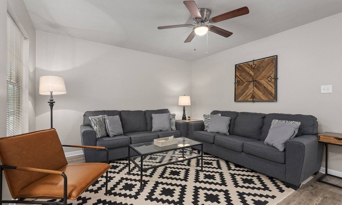 University Park House | Spacious Retreat with King Beds and Family-Friendly Amenities