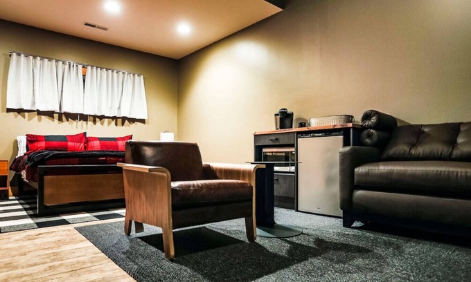 Maple Hill Hotel | King Cabin Room Pawnee