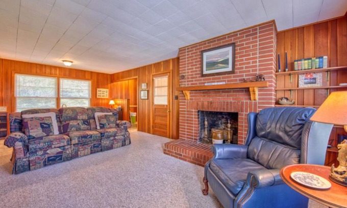 Lake Junaluska House | Guest Favorite King House: Family-Friendly with Pool Access