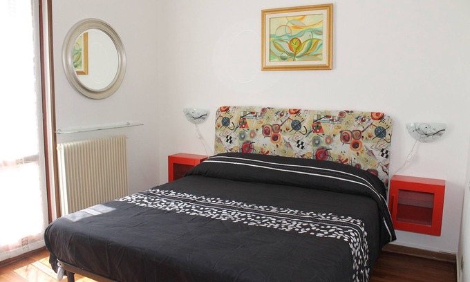 Verona City Centre Apartment | Discover King Lear - Blue House: Central Verona Oasis