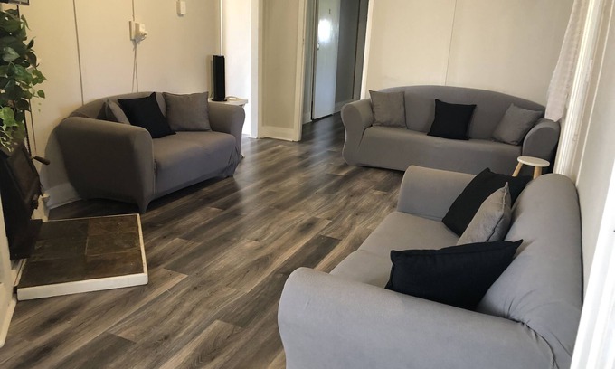 Southern Cross House | Convenient Stay at King of the Cross: Work or Leisure