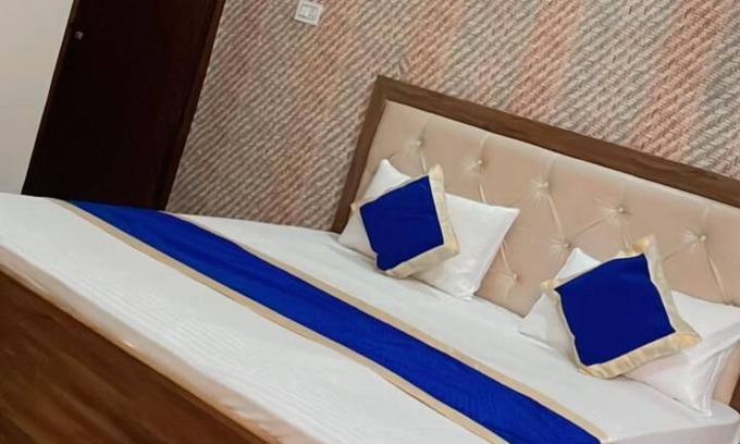Taj Ganj Hotel | Family-Oriented Retreat at King Palace By GRB