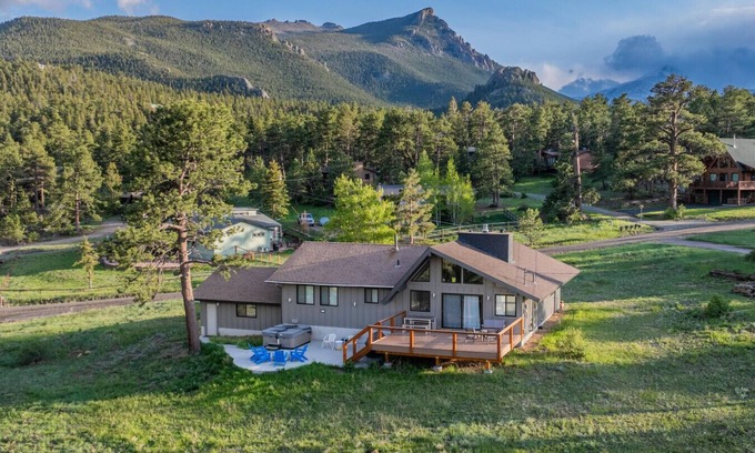 Carriage Hills Cabin | Relaxing Retreat with King Beds, Hot Tub & Scenic Views