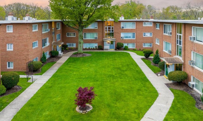 Fairview Park Apartment | Guest Rated 10/10 at King & Queen First Floor Unit