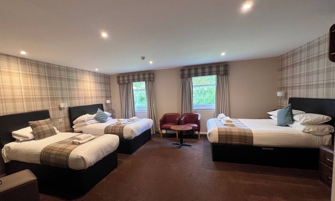Stirling Hotel | Pet-Friendly King Robert Hotel with Restaurant & Breakfast
