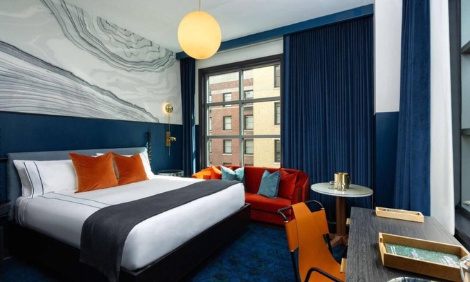 Downtown Nashville Hotel | Deluxe King Room with Kitchen & Family-Friendly Amenities