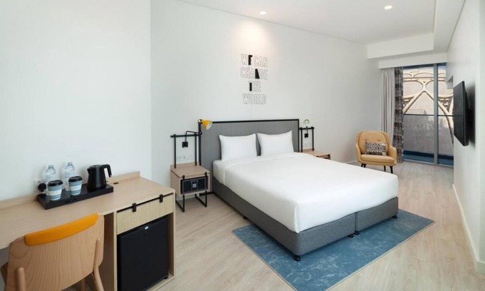 Dubai House | Cozy King Room Near Expo 2020 with Pool & Kitchen Access