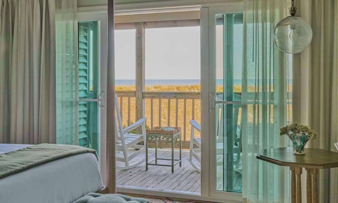 Duck Apartment | Ocean View King Room with Spa & Pool Access Await You