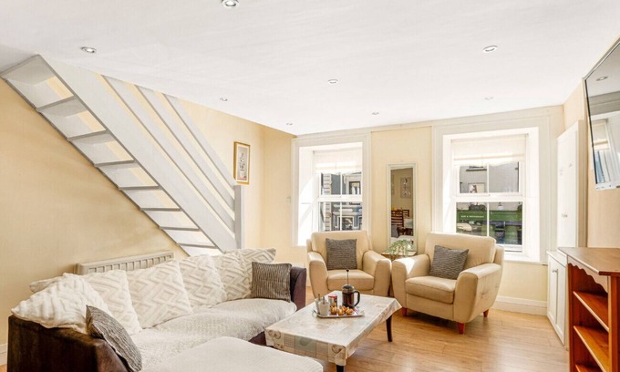 Clifden House | Discover King's Apartment in Clifden Town - Pet Friendly Stay