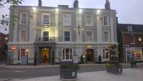 Wimborne Hotel | Family-Friendly King's Head Hotel with Dining Options
