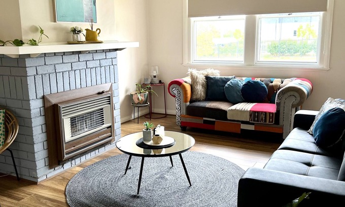 West Tamworth House | King's Park: Cozy 3 Bedroom Retreat with Free Wifi