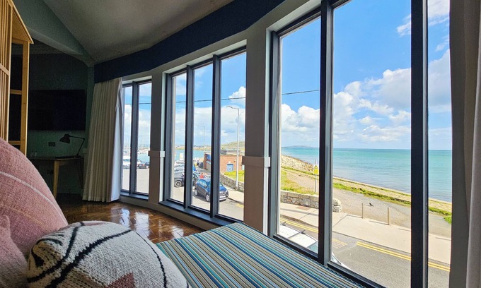 Sutton Cross Hotel | Experience King Sitric: Guest Rated 9.8 with Family-Friendly Amenities