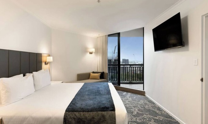Spring Hill Hotel | King Sized Suite @ Higher Floors Beautiful View CBD Brisbane