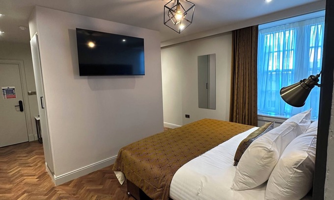 Stirling Apartment | Cozy King Street Aparthotel with Kitchen & Pet-Friendly Options