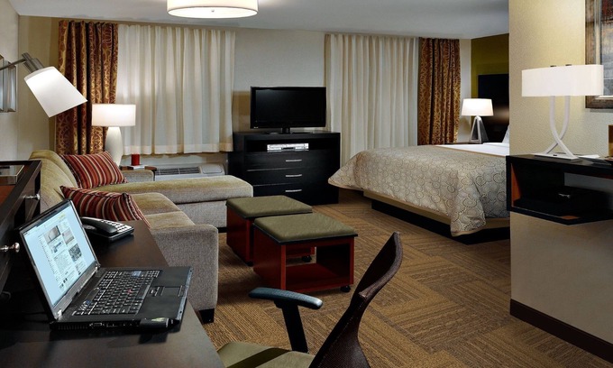 Sterling Heights Apartment | King Studio: Enjoy Pool Access & Free Breakfast Buffet
