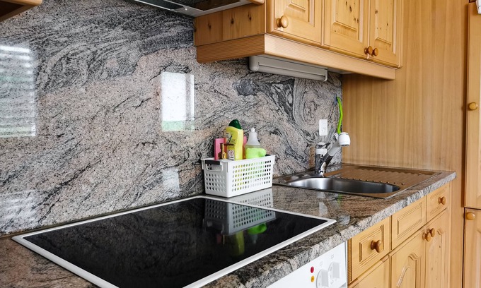 Flims Apartment | King Studio with Kitchen & Convenient Free Parking