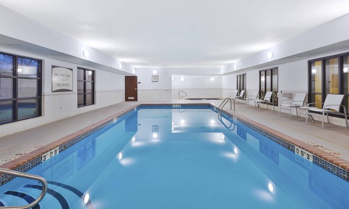 Columbia Apartment | King Studio by University of Missouri | Gym & Free Breakfast