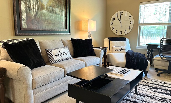 Harvey Hillsides Condo | KING SUITE. 2BR/2Bath. Sleeps 6