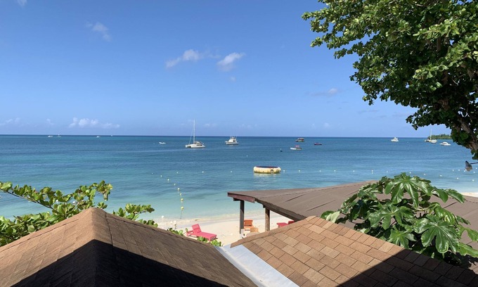 Negril Villa | King Suite at Oceanview Resort: Breathtaking Beach Views