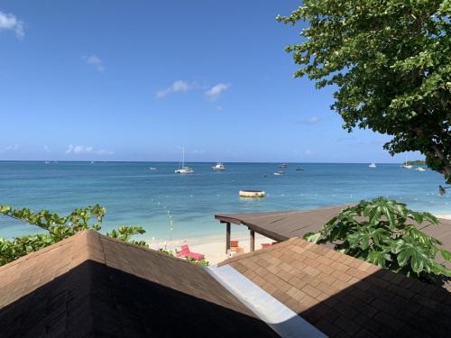 Negril Villa | Oceanview Resort's King Suite: Relax by 7 Miles of Beach