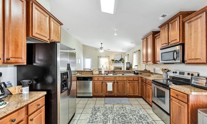 Madison House | Pet-Friendly King Suite: Ideal 3/2 Home Near Attractions