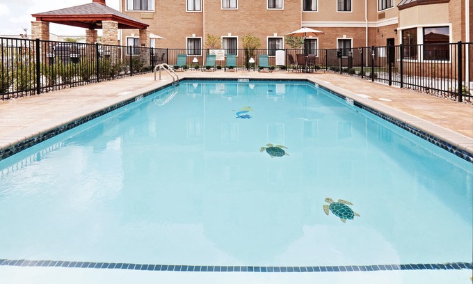 Oklahoma City Condo | King Suite with Free Breakfast & Inviting Outdoor Pool