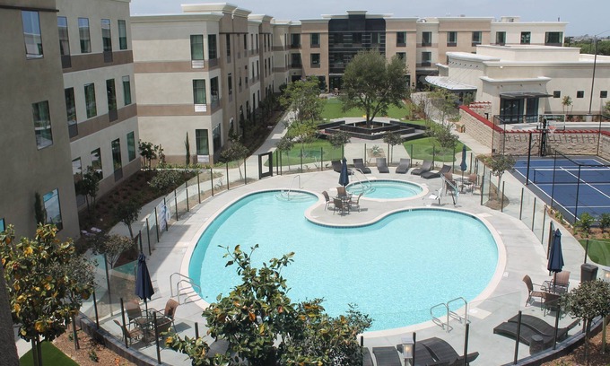 Bressi Ranch Condo | King Suite: Enjoy Breakfast and Pool Access Awaits You