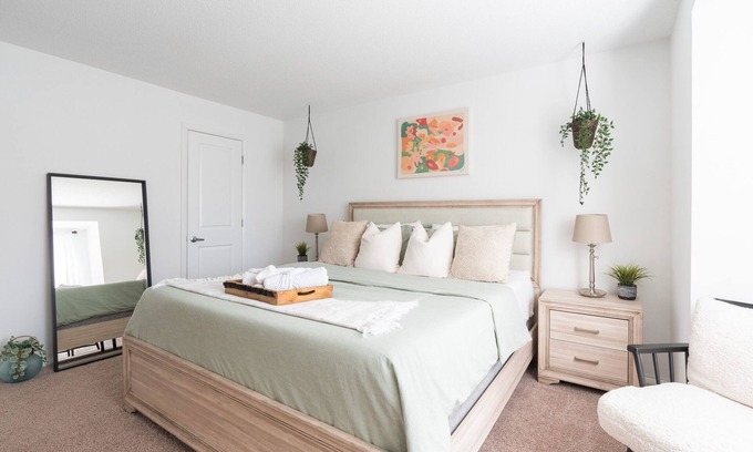 Sharon Woods Apartment | Elegant King Suite in South Charlotte with Pool & Free Parking