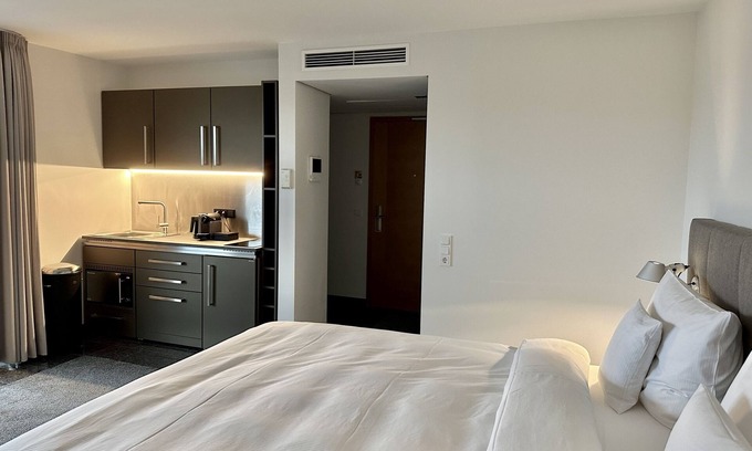 Unterrath Hotel | Premium King Triple Superior Apartment | 10/10 Guest Rated