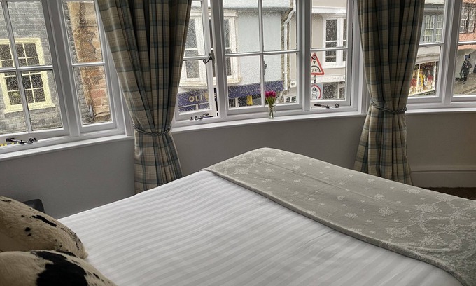Totnes Hotel | King William IV: 4-Star Stay with Restaurant & Family-Friendly Perks