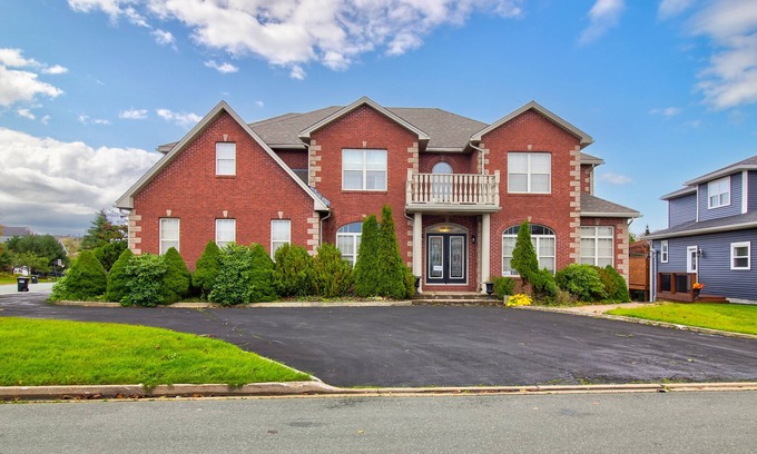 Terra Nova House | Discover King William Manor: Family-Friendly Getaway Awaits