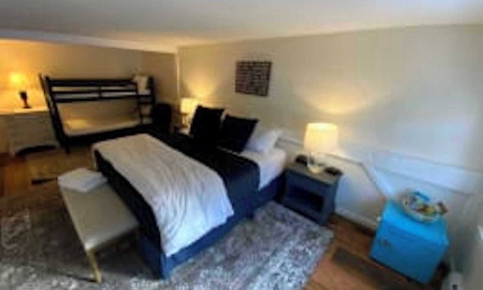 West Dover Resort | Inviting King Room with Bunk Bed in Historic Inn