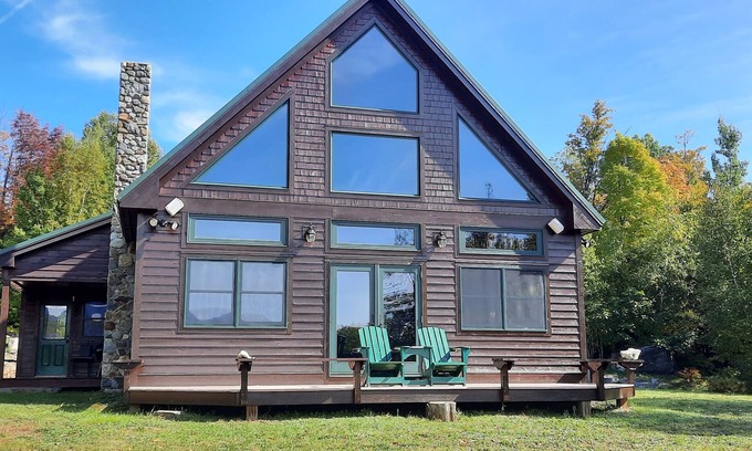 Kingfield House | Indulge at Kingfield Kastle: Top-Rated Getaway Near Sugarloaf